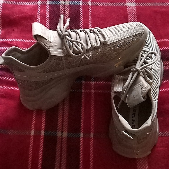 Shoes - Picture 2 of 4